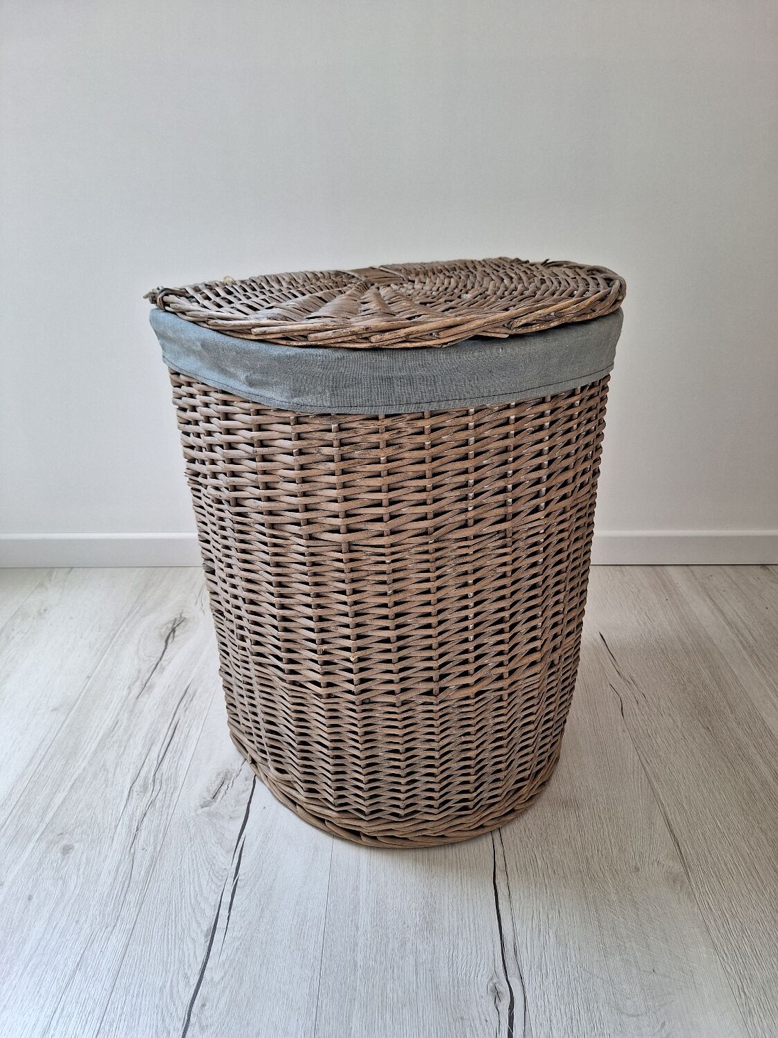 Wicker laundry basket