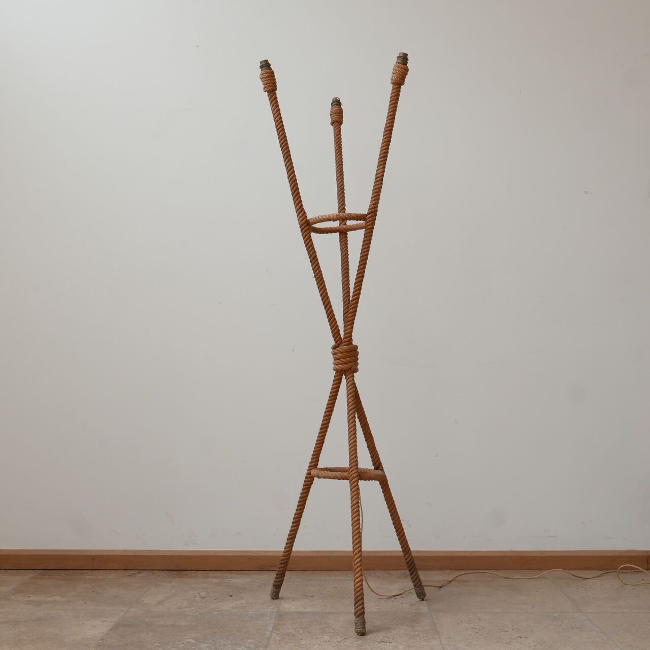 Handcrafted floor lamp in rope from the 60s and 70s