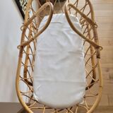 Rattan bassinet with support