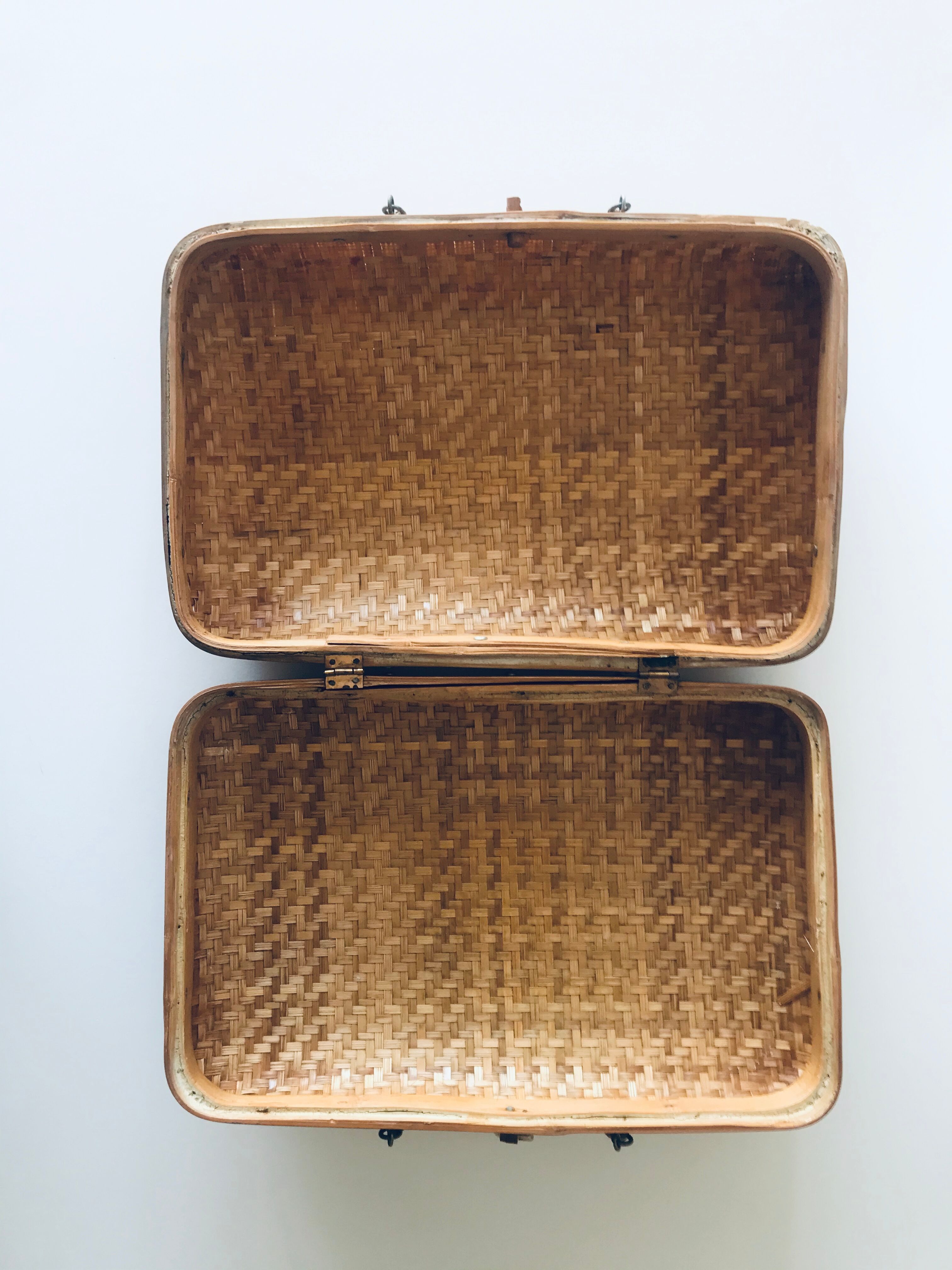 Vintage rattan valisette