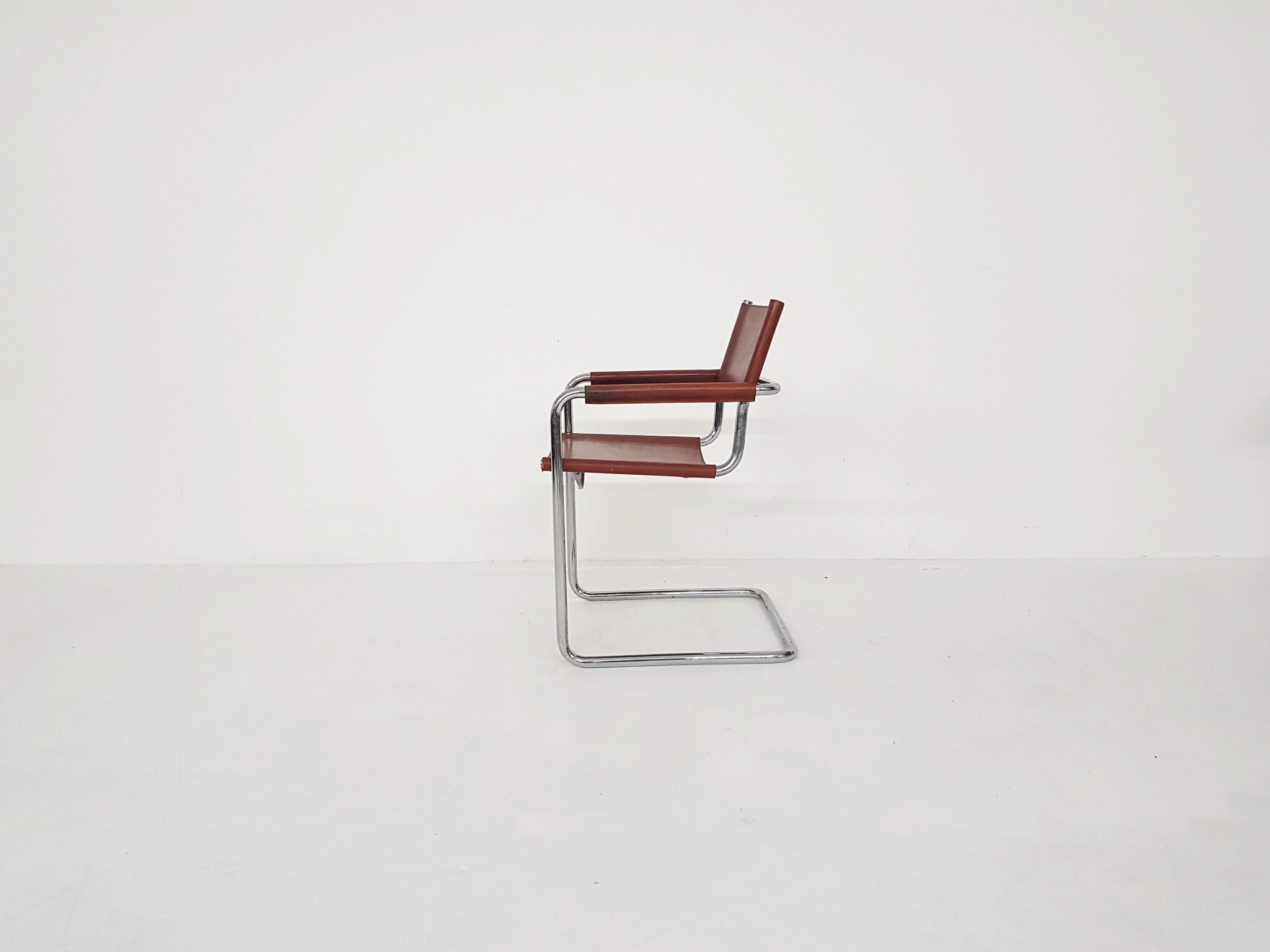 Tubular dining chair with arm rests, 1970's
