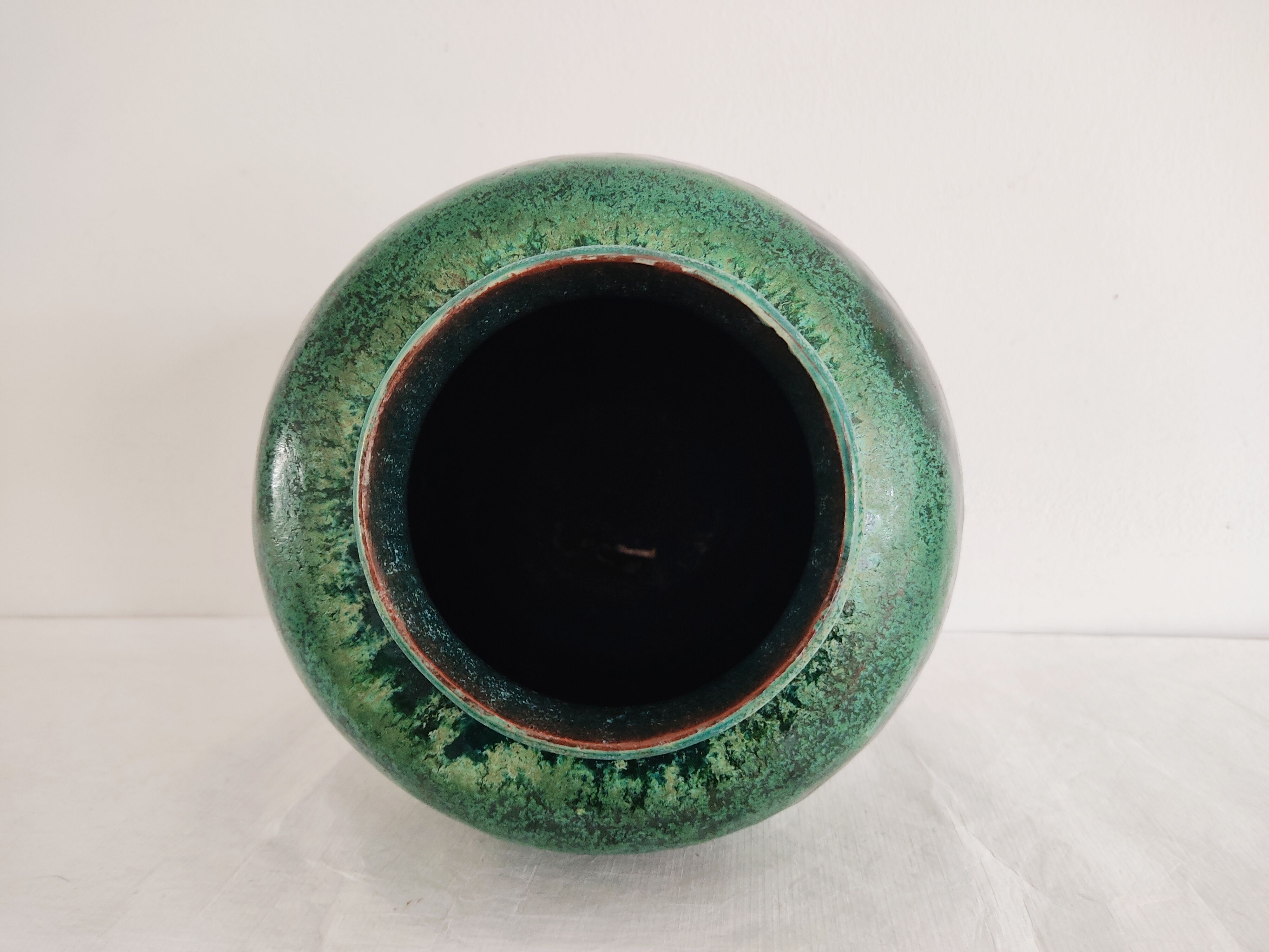 Vintage ceramic green vase signed th 67