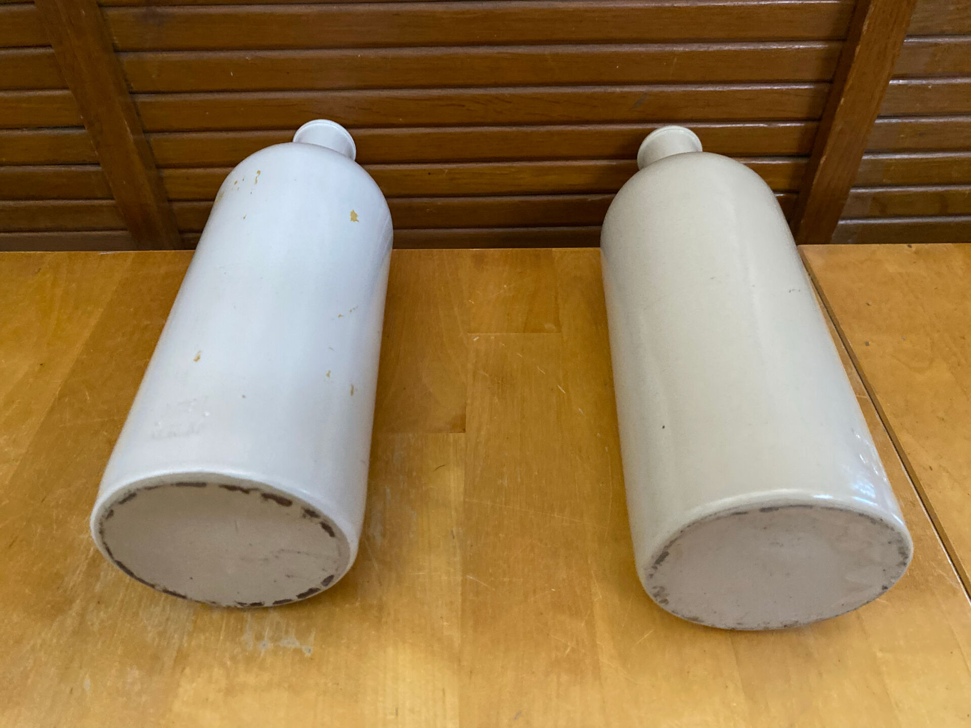 Paire ancienne bouteille mkm grès émaillé beige + blanc cuisine vintag