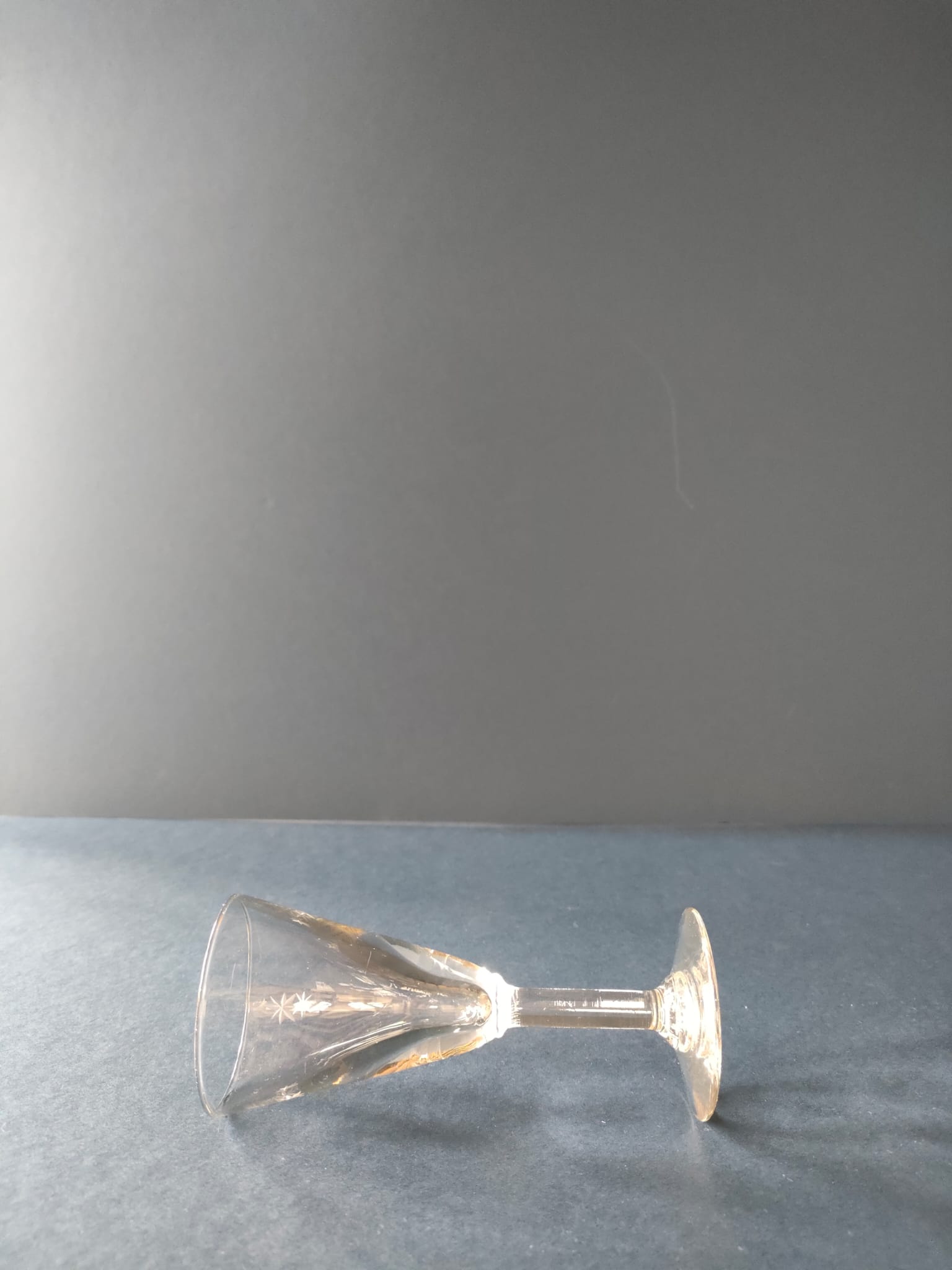 10 old glasses of white wine