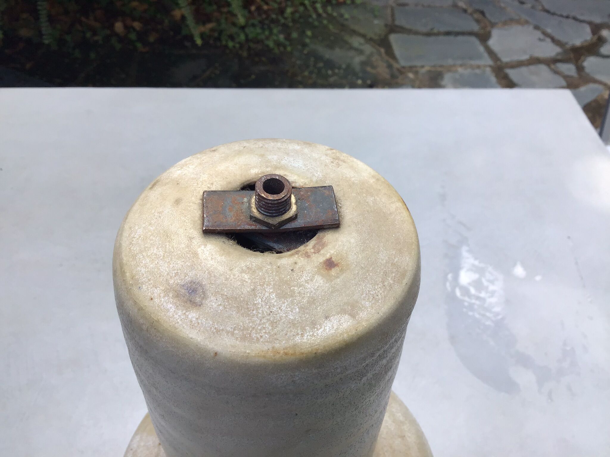 Sandstone lamp foot of the Pottery of the Dove