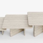 Ensemble de tables basses empilables en travertin