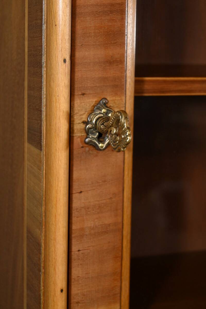 Scriban Showcase in Blond Mahogany, England – 1960