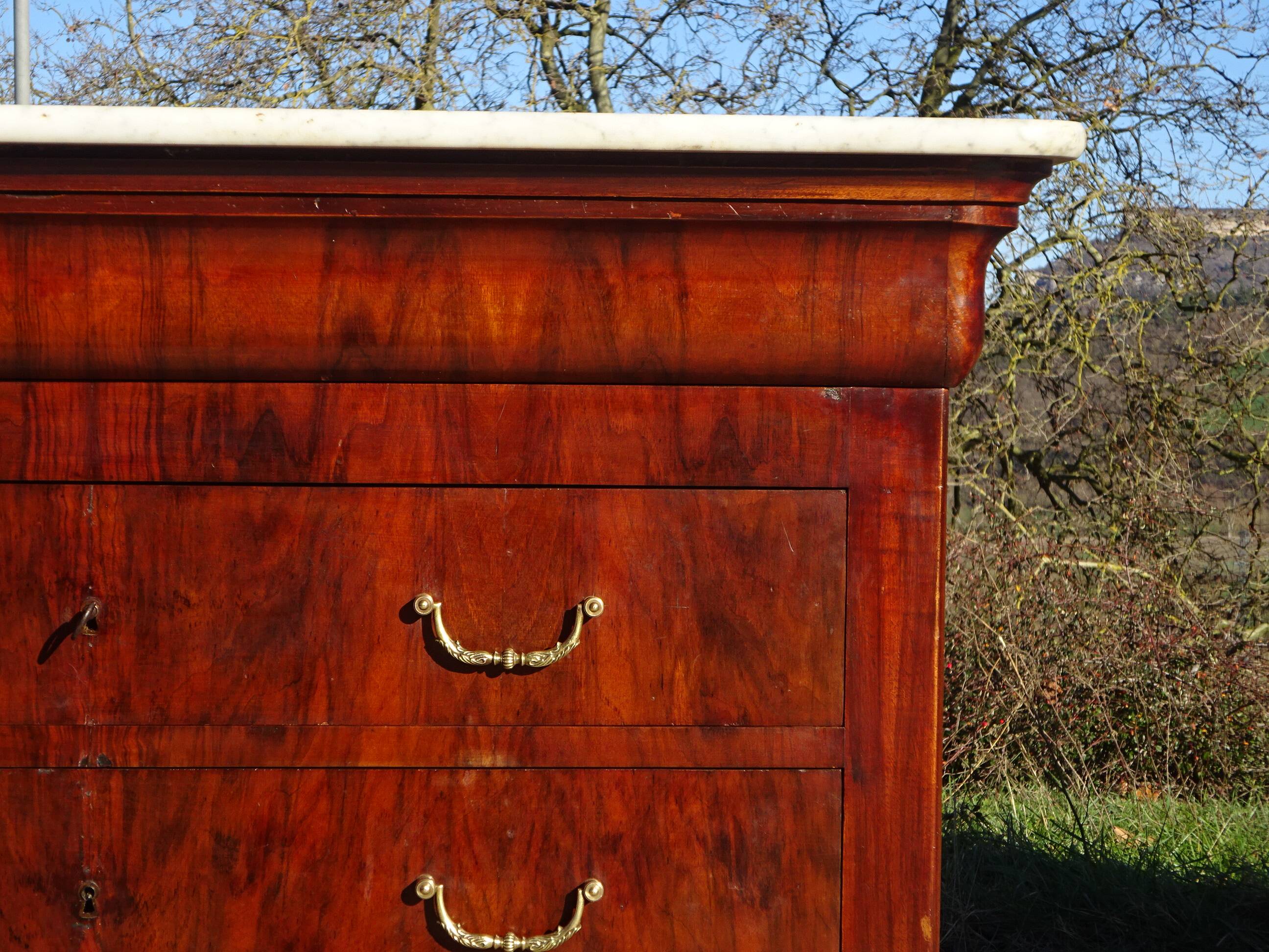Commode en acajou et marbre blanc époque Restauration