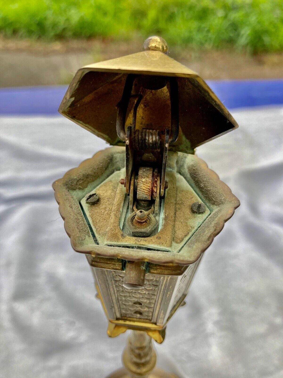 Table lighter antique