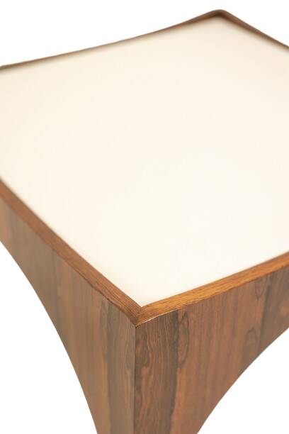 Paire de bouts de canapé ou tables basses en palissandre. Années 1970