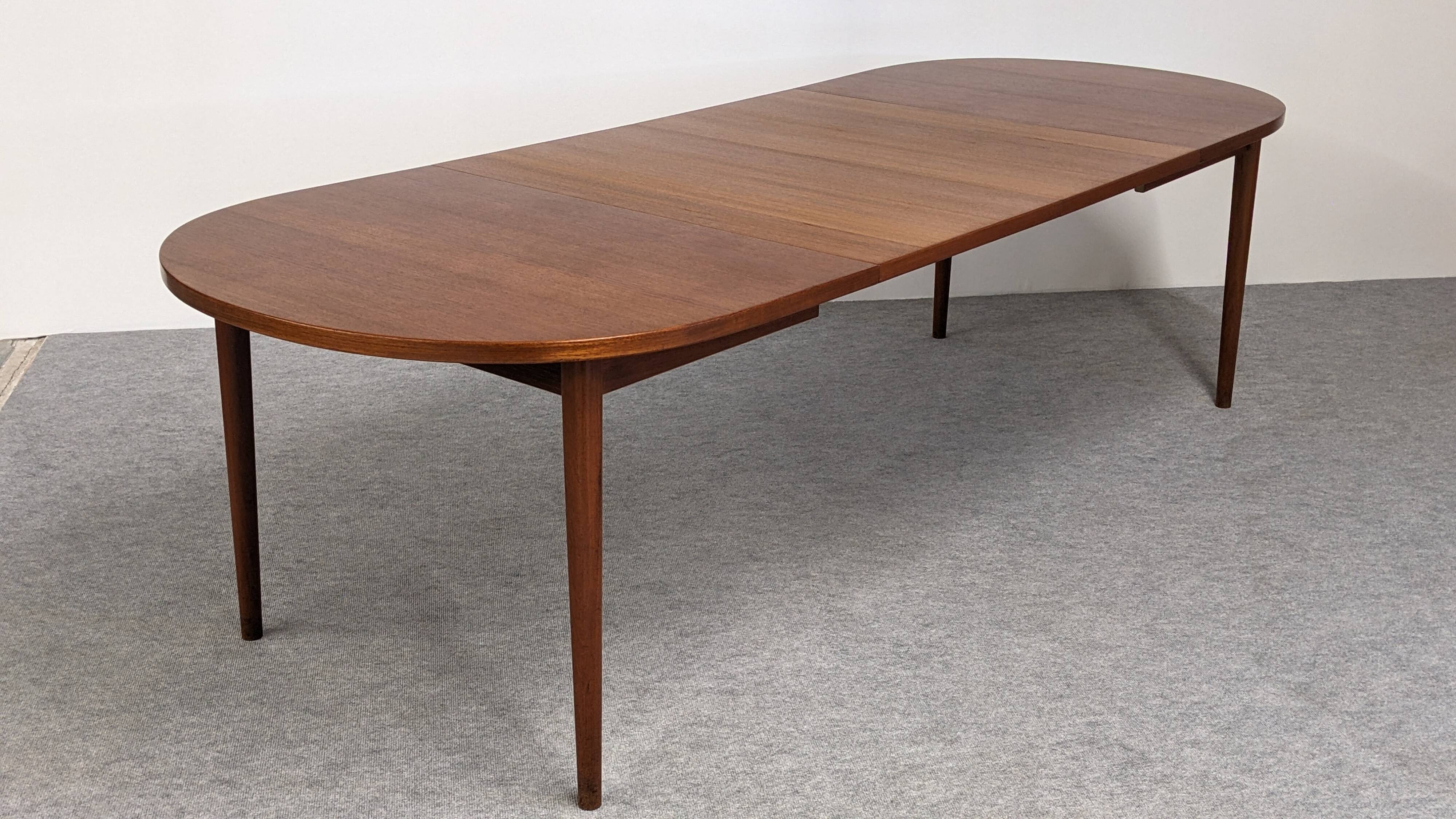 Oval extendable teak table by Nils Jonsson for Troeds 50s/60s