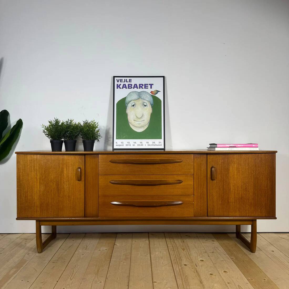 Vintage teak sideboard – Mid-century modern 1960s credenza