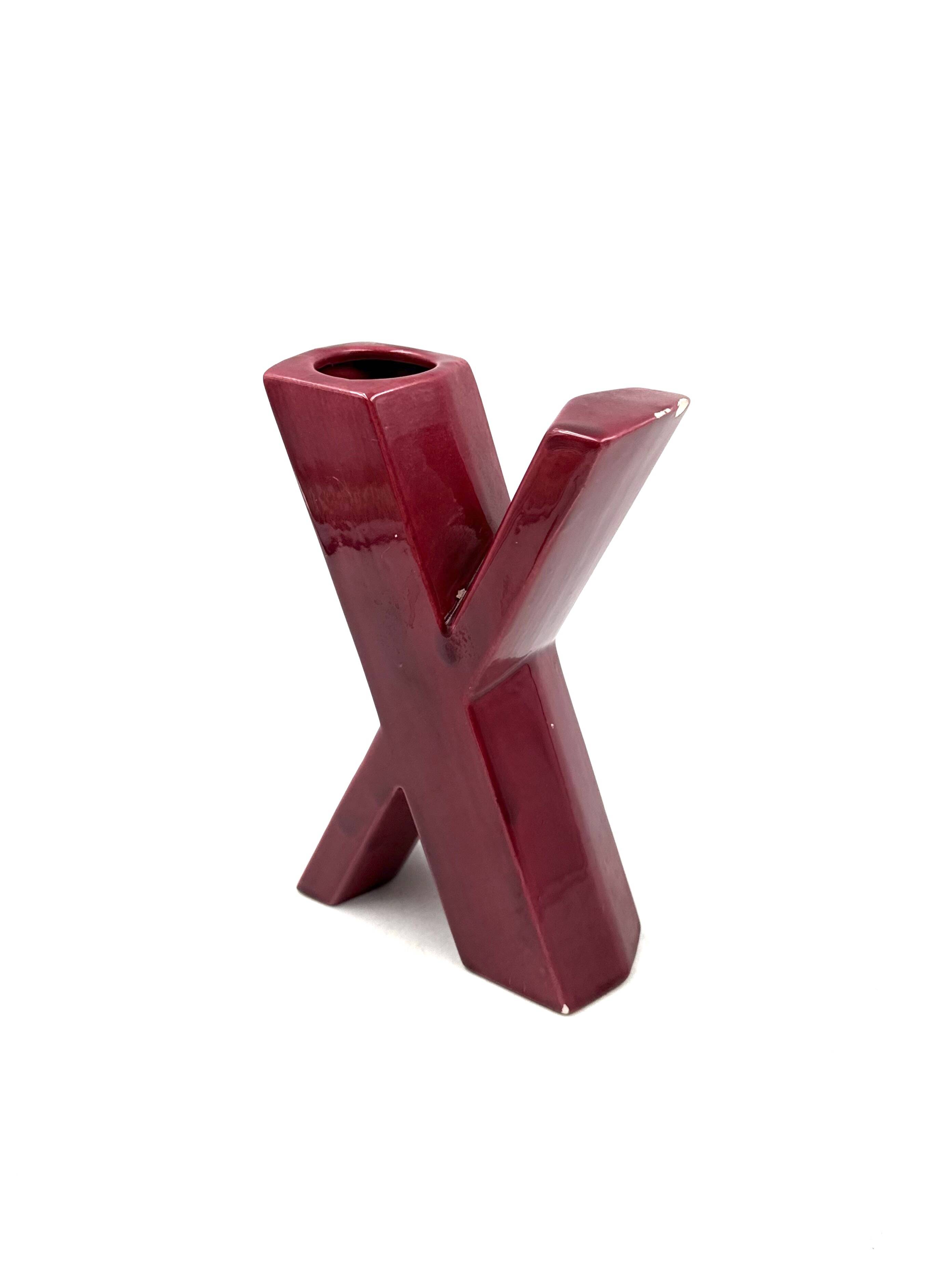 Space age red X letter shaped solifleur vase, Marcel Radureau France 1970