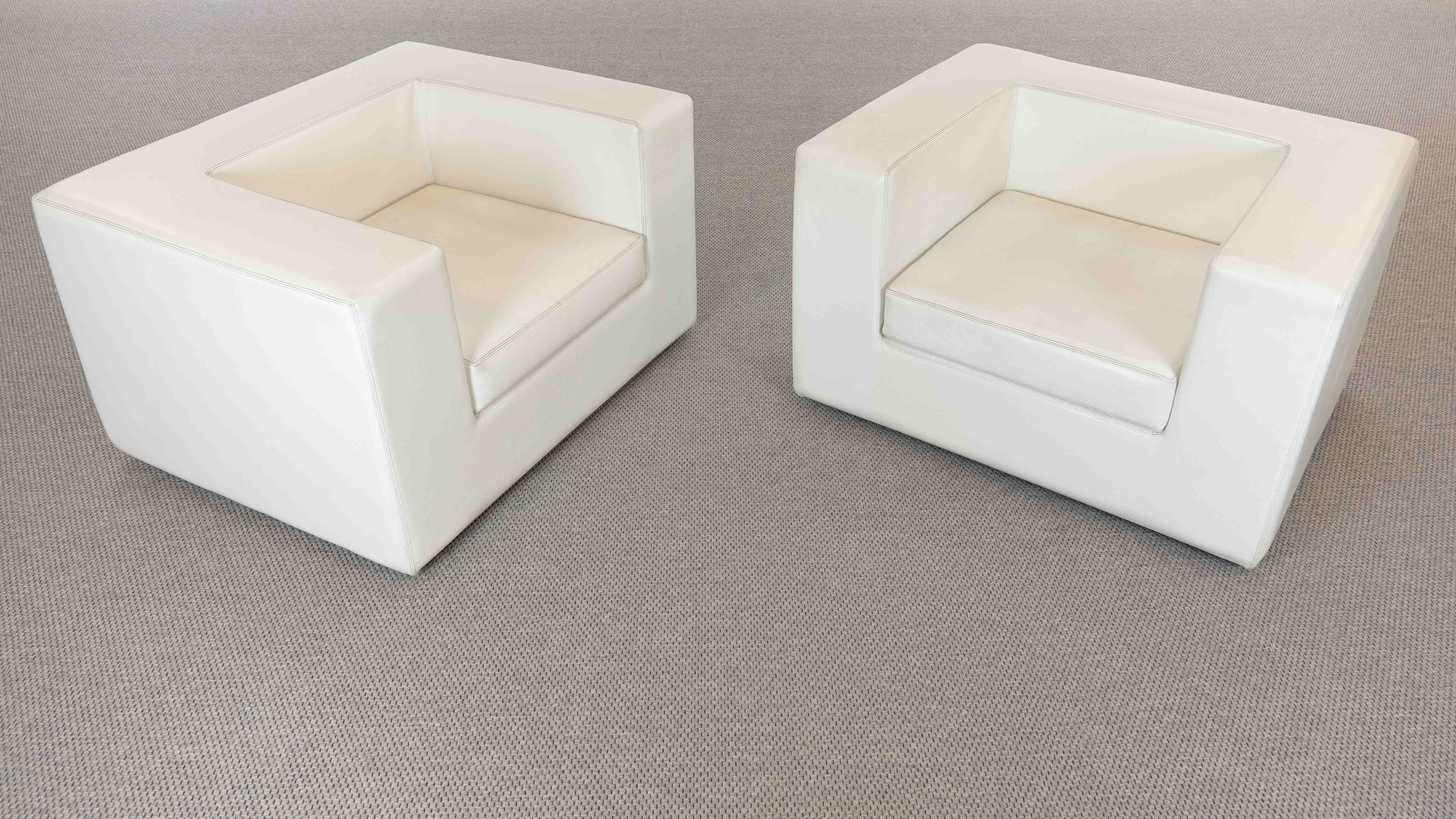 Pair of vintage Throw Away Armchairs by Willie Landels for Zanotta, white Vinyl