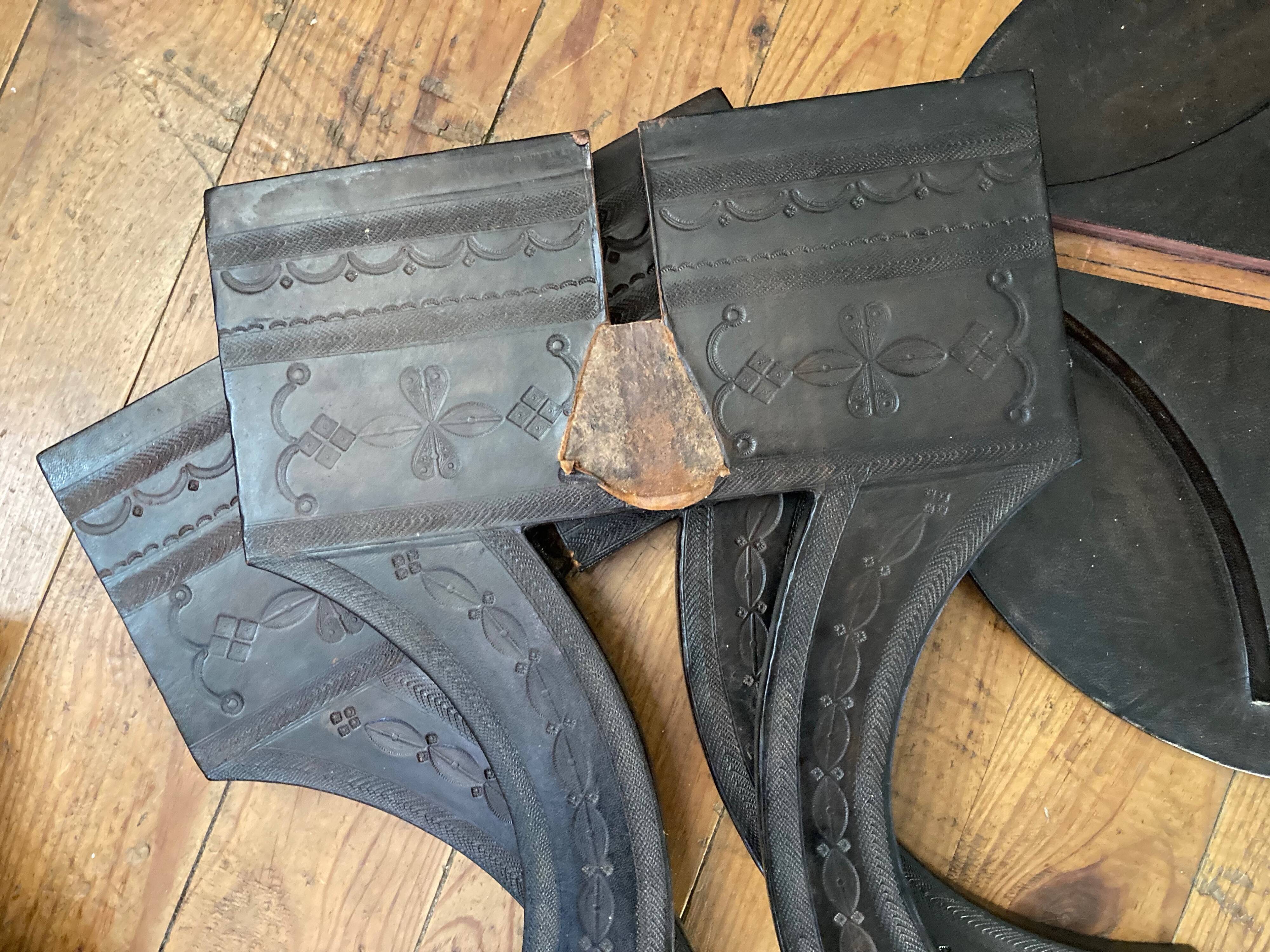 Touareg pedestal tables in wood and embossed leather