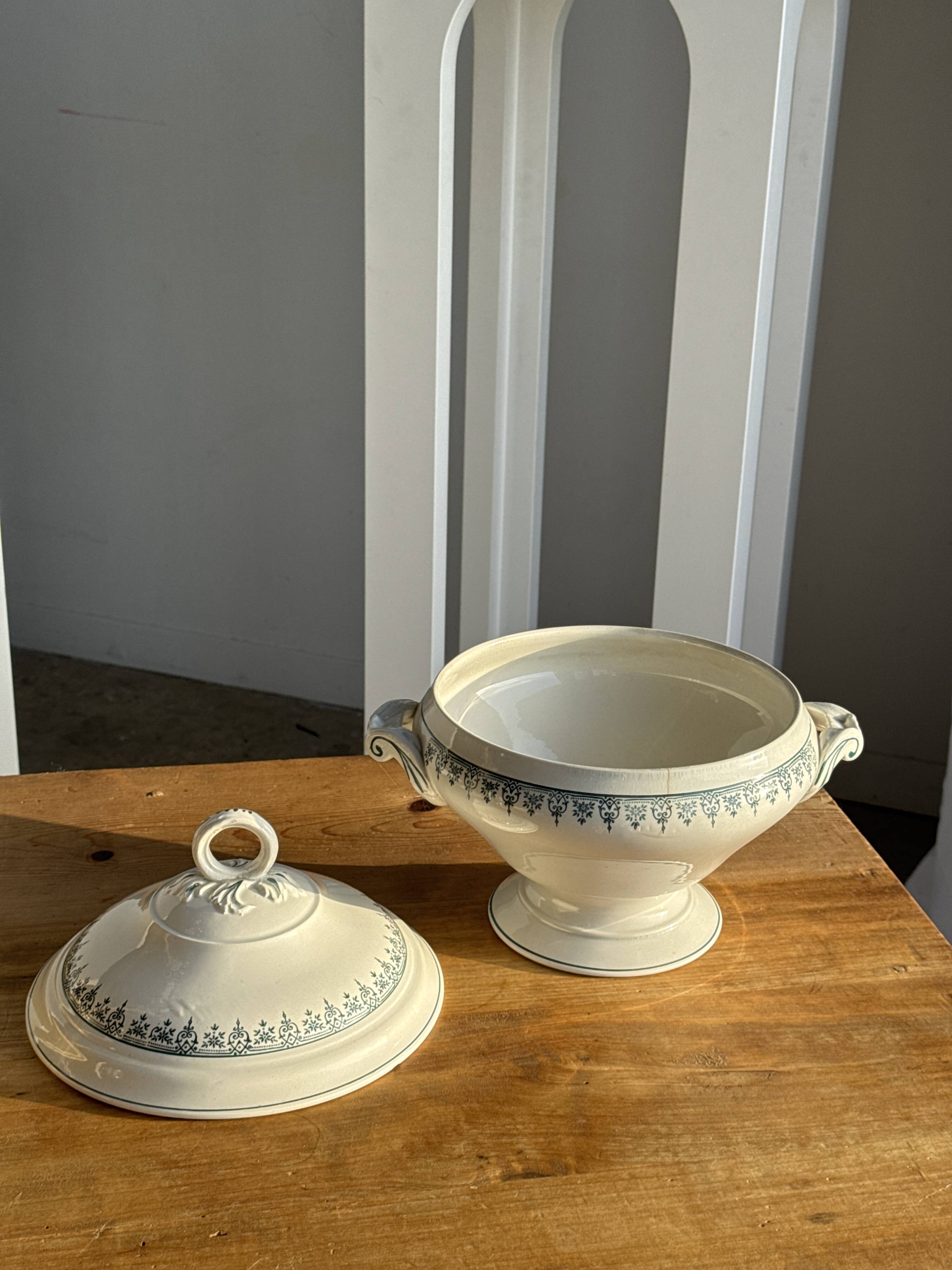 Covered soup tureen or vegetable dish in Saint Amand earthenware H29 D28