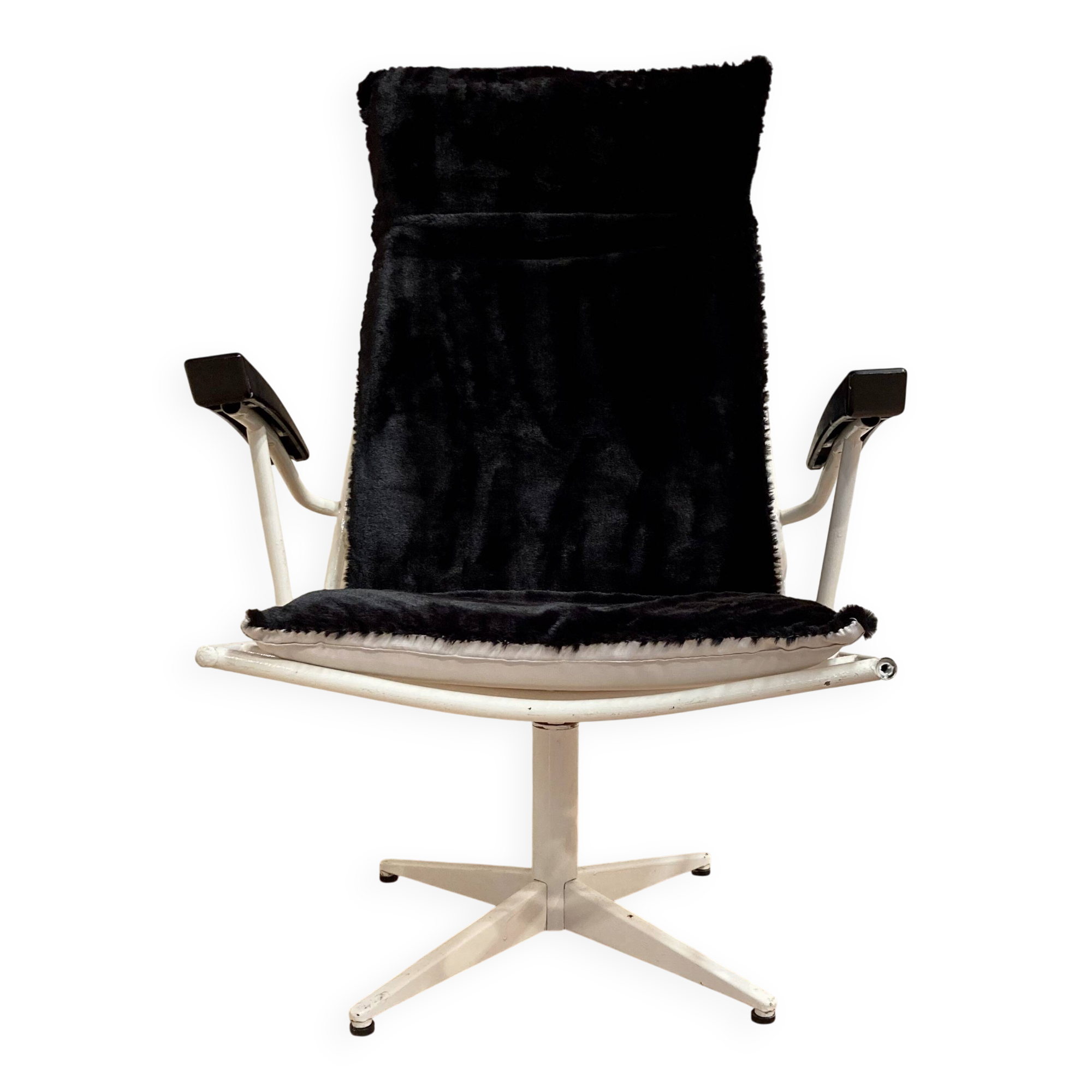 FAUTEUIL MÉTAL ET BAKÉLITE.