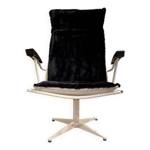 FAUTEUIL MÉTAL ET BAKÉLITE.