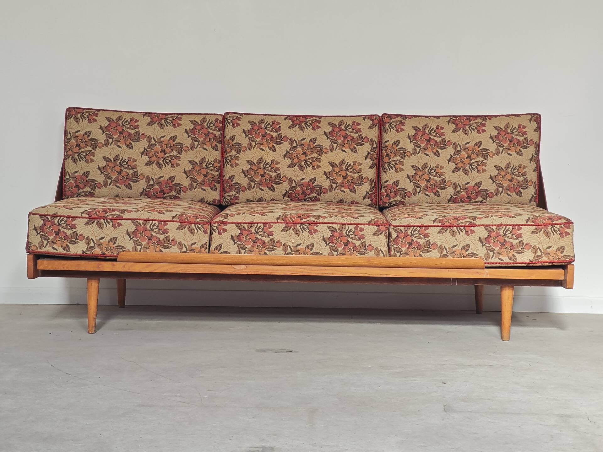 Folding sofa bed Canapé banquette Interier Praha 1960 floral pattern fabric