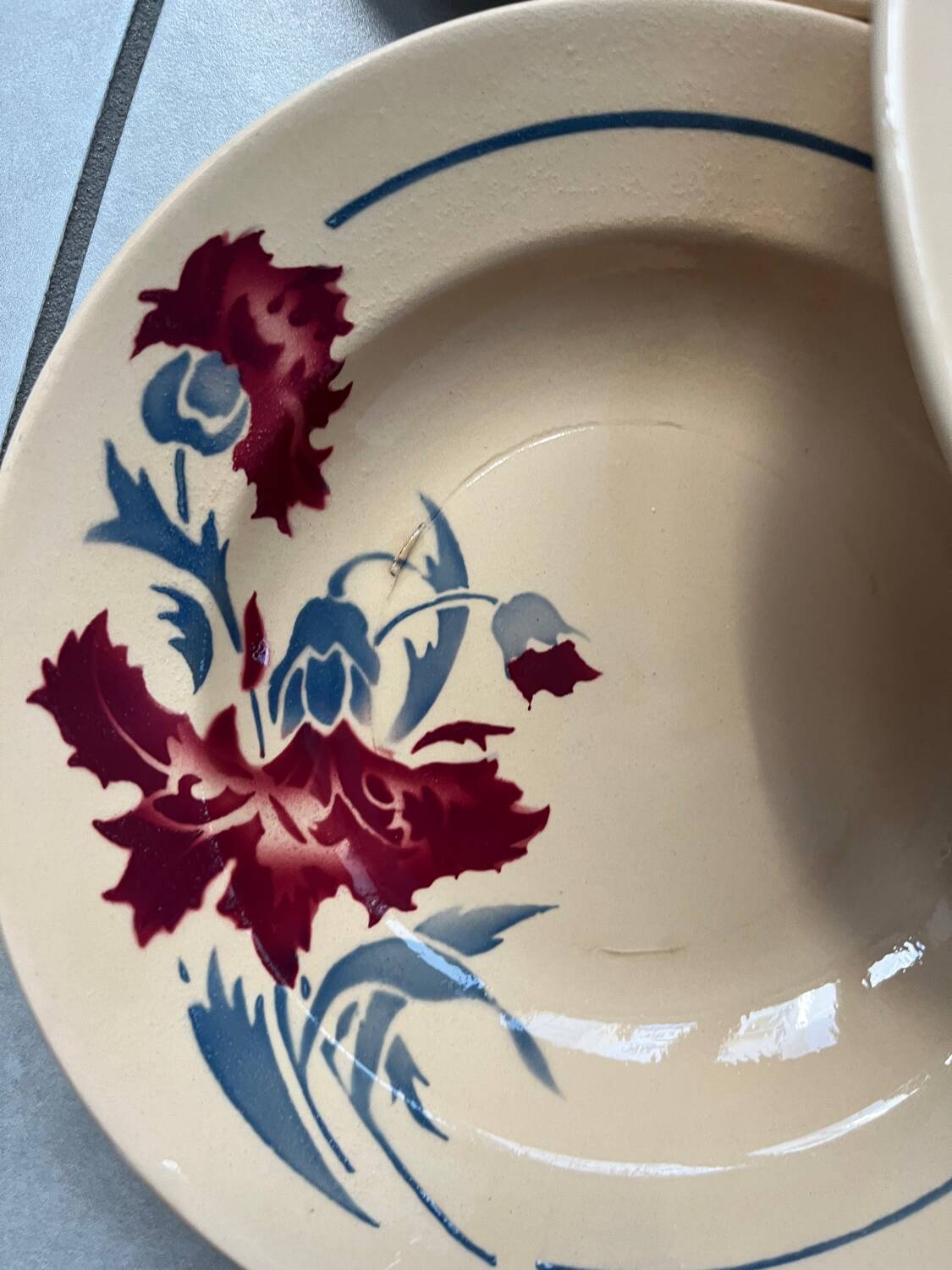 Set of 5 "Annie" Luneville eyelet plates.