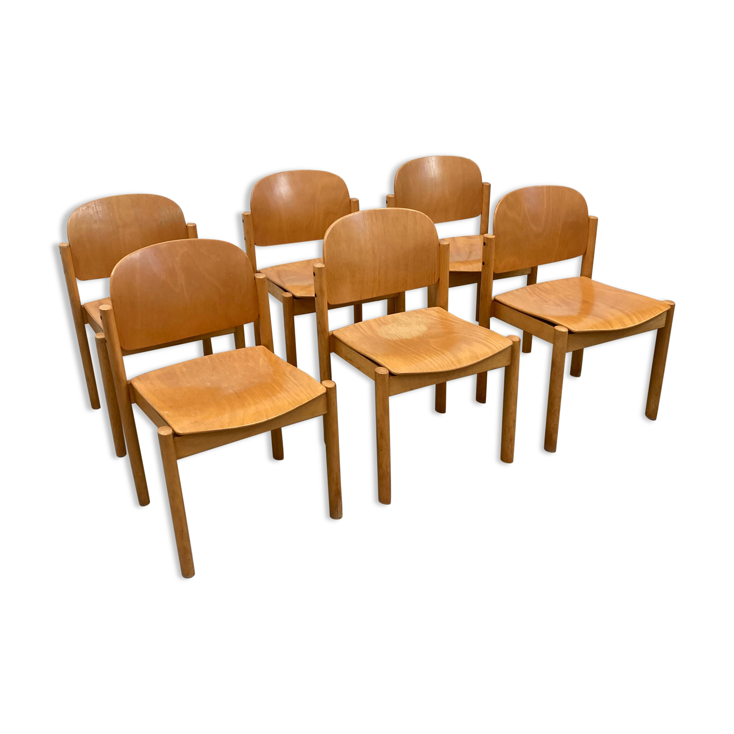 Set of six style chairs