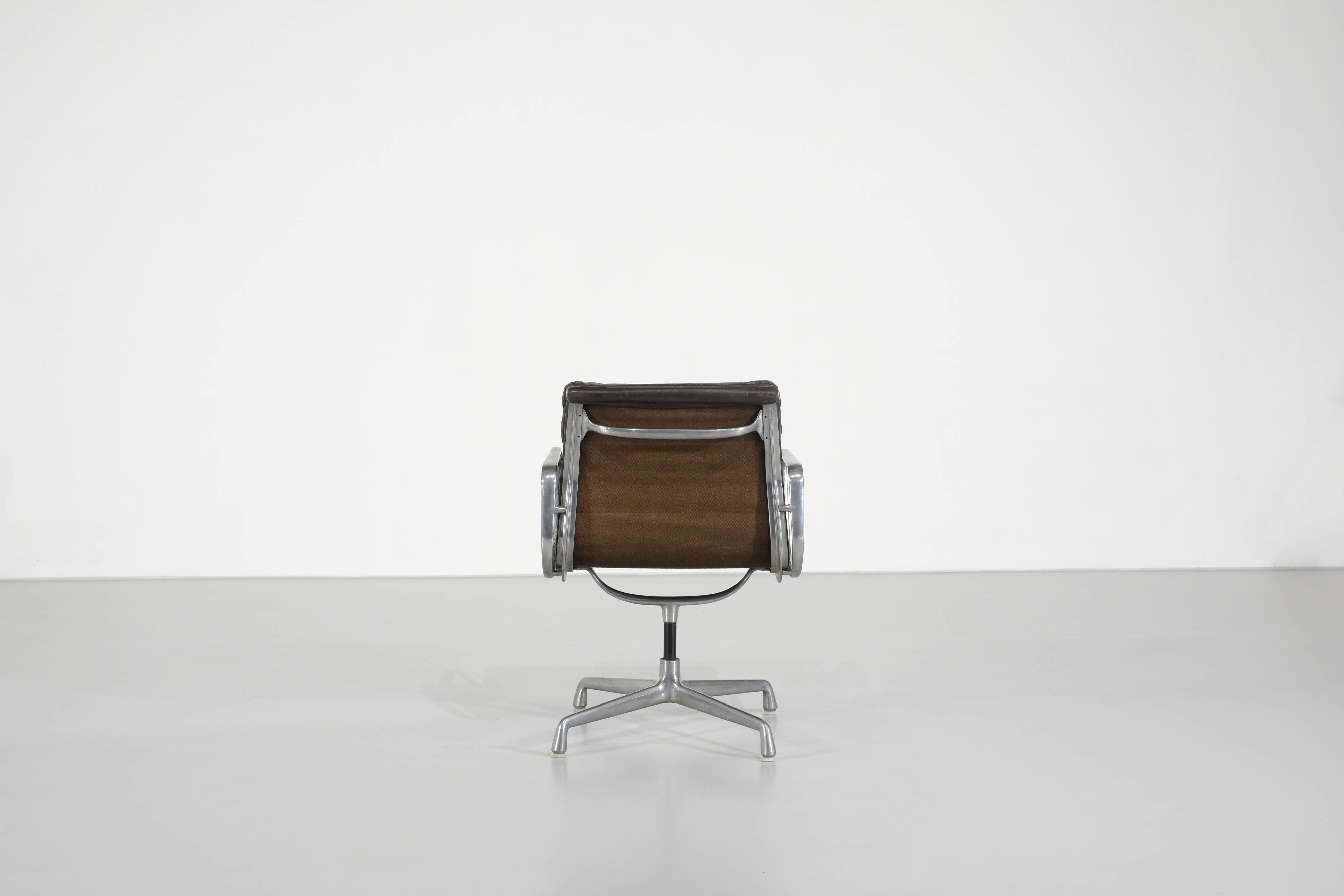 Softpad EA208 by Charles & Ray Eames for Le Mobilier International - 1960