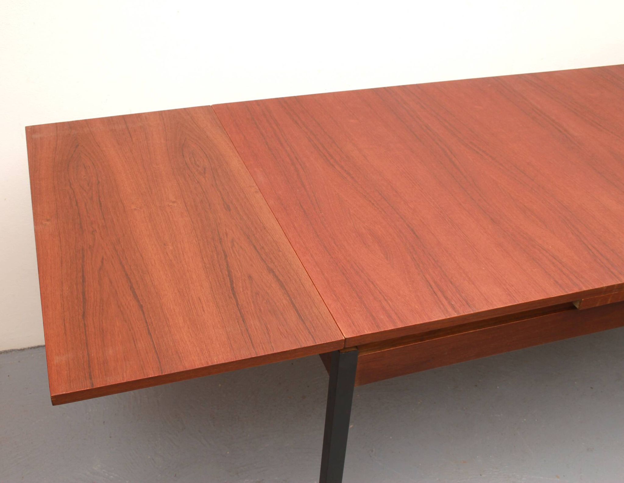 Table à manger extensible des années 60 en teck et métal