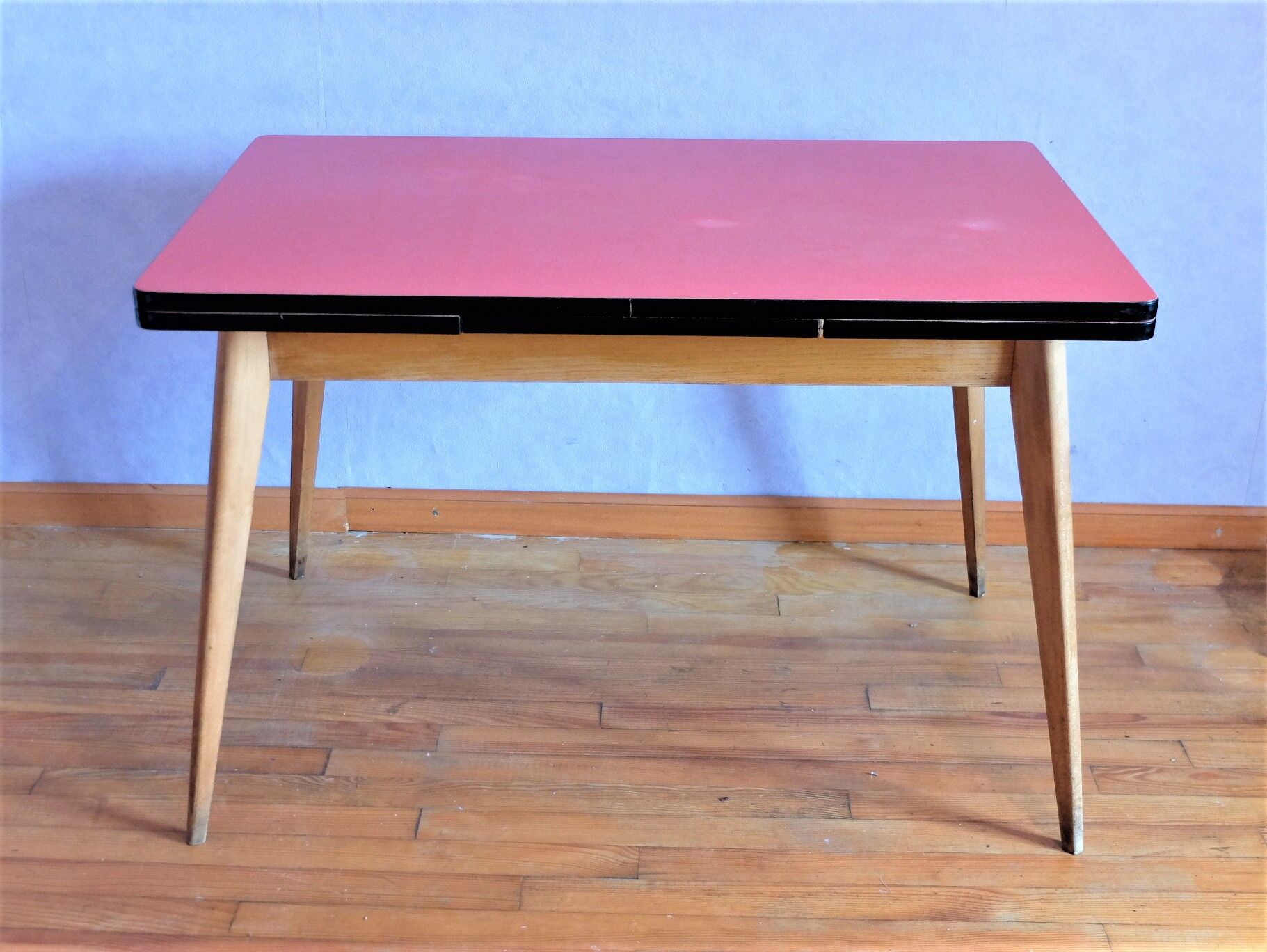 Table de cuisine dessus en formica rouge, 1950