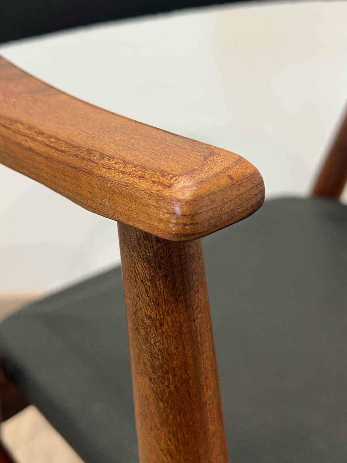 Thomas Harlev chair model 213