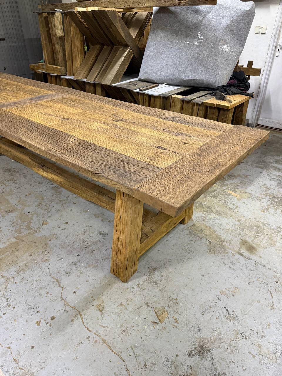 Solid oak table in Provençal style