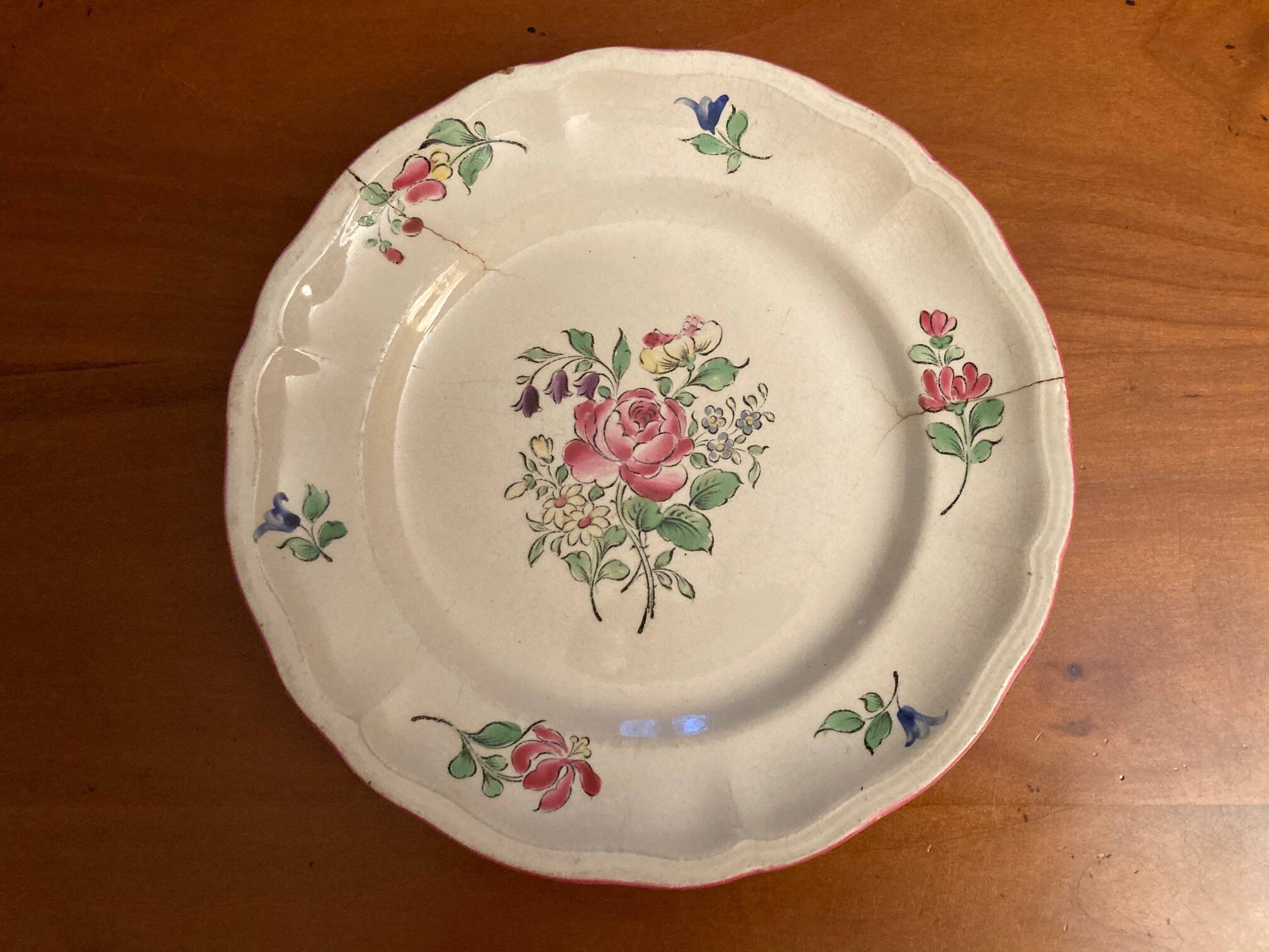 Set of 2 decorative floral plates