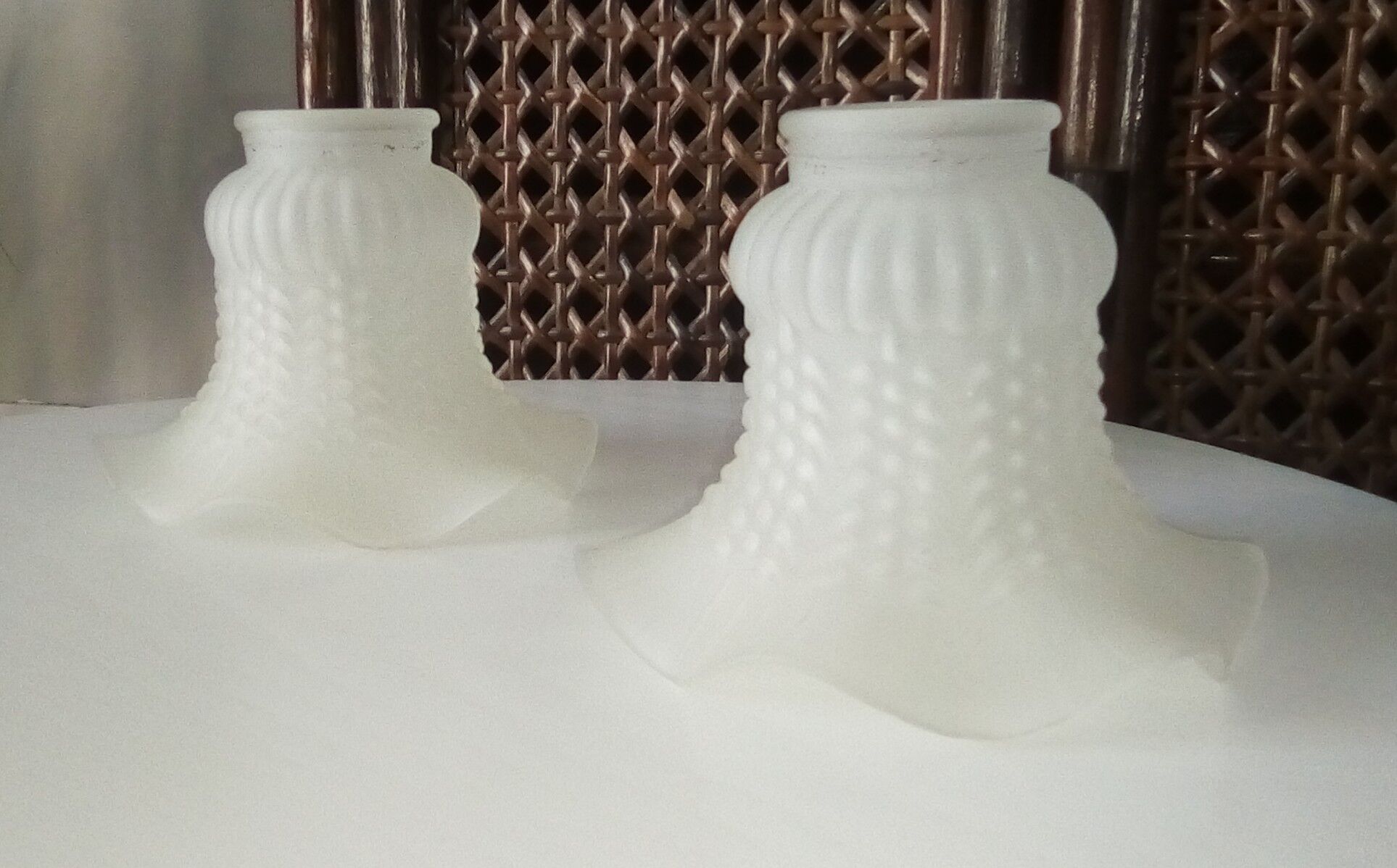 Paire d'abat jour tulipe vintage en verre moulé