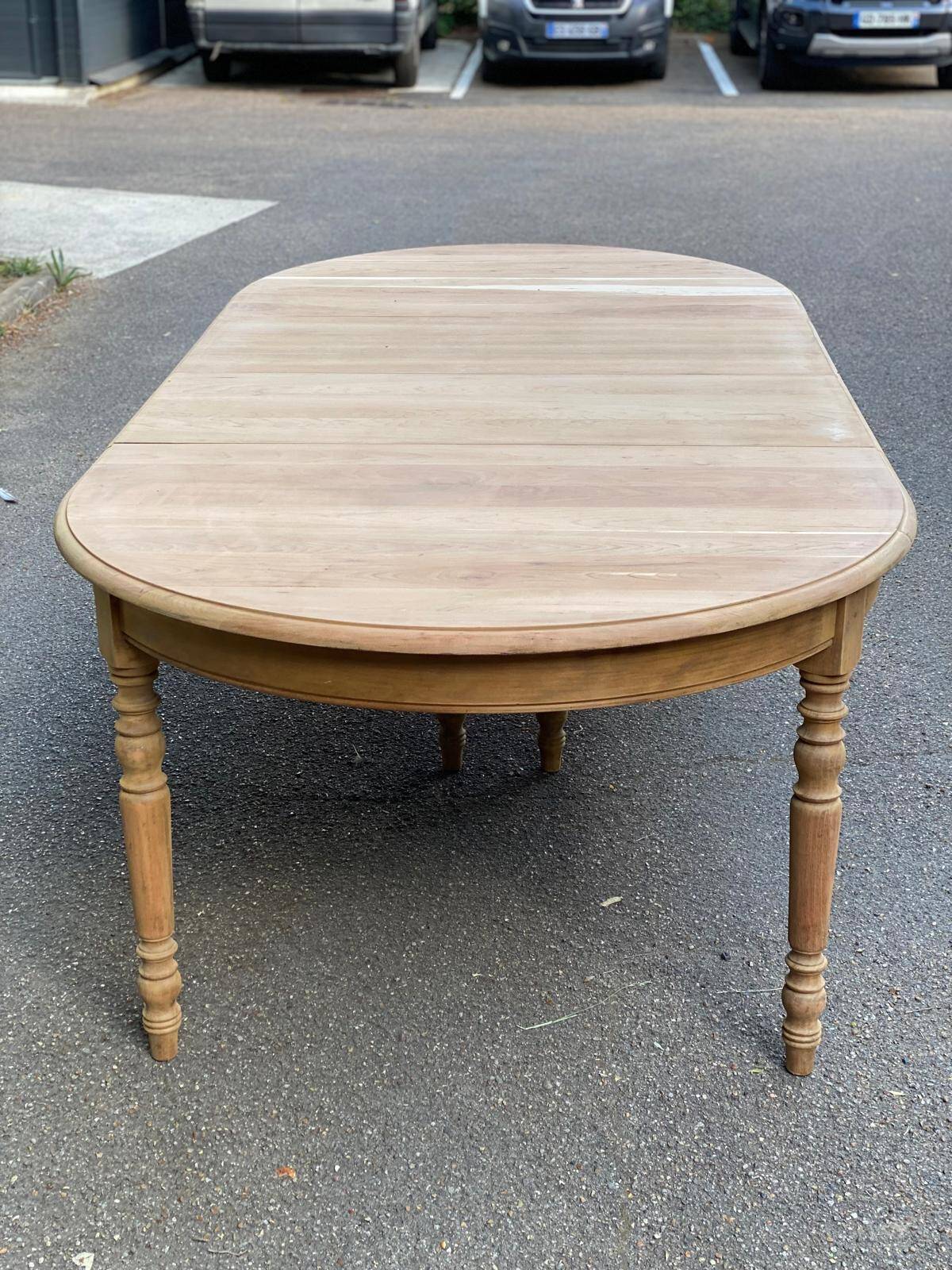 Large round extendable Louis Philippe 19th century dining table, renovated, 250cm