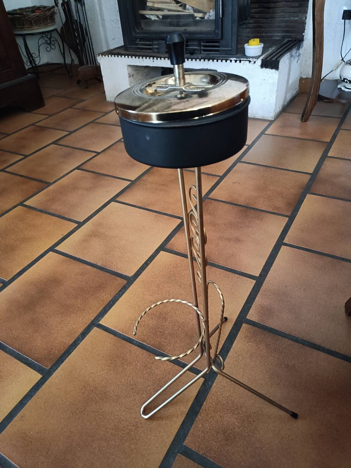 Cendrier tourniquet vintage pied central