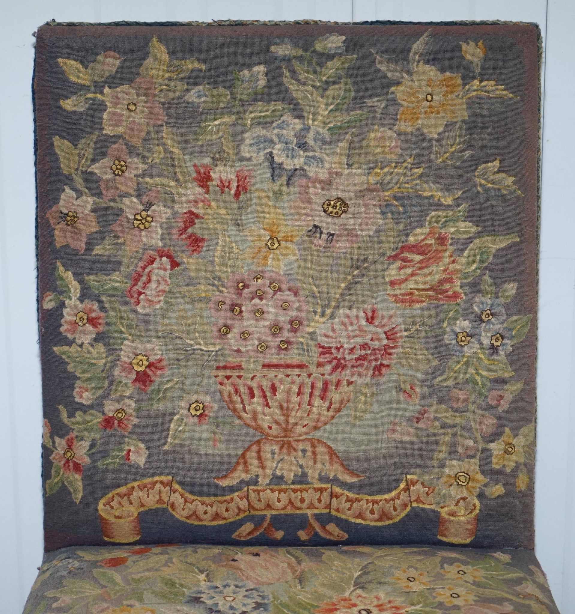 Paire de chaises Thomas Chippendale époque 1760 brodées sculptées