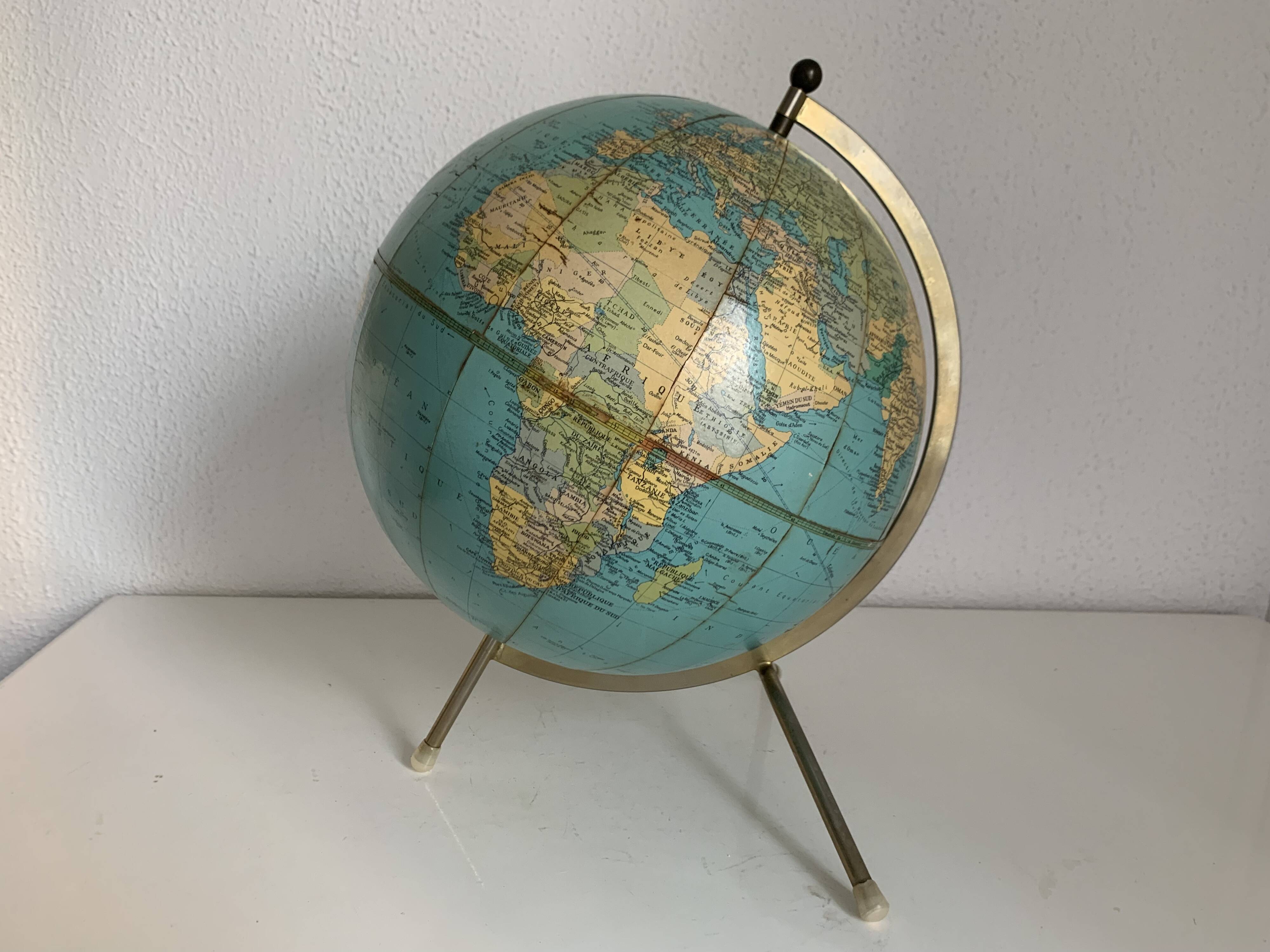 Vintage 1976 terrestrial tripod globe, Taride Philips Challenge world map -
