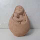 Sculpture mère à l'enfant en terre cuite
