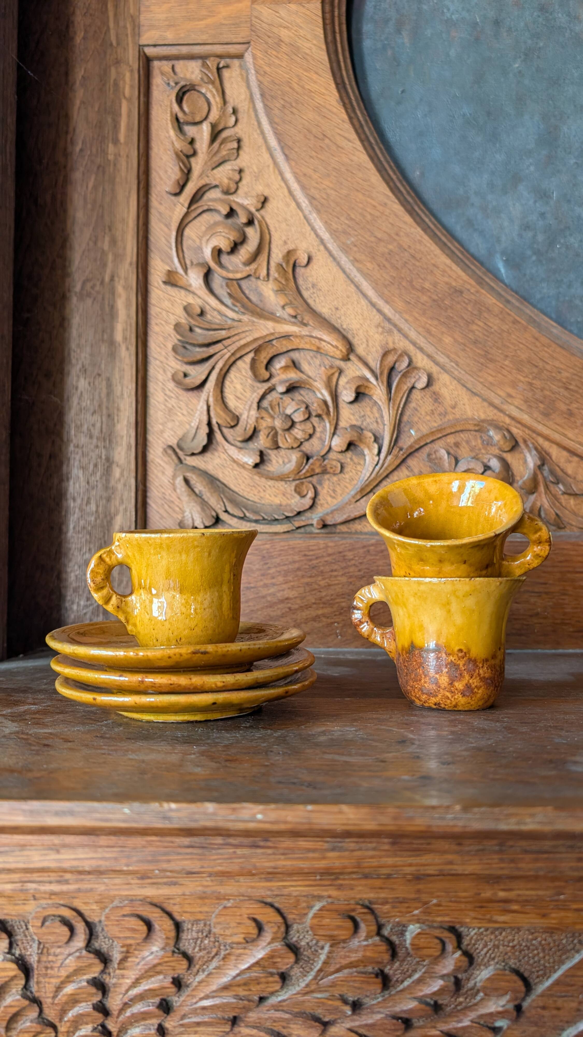 Ensemble de vaisselle vintage en grès émaillé jaune moutarde — 17 pièces