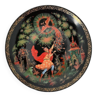 Plaque en porcelaine ornée d'une illustration de légende russe