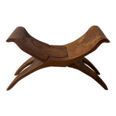 Tabouret en bois sculpté