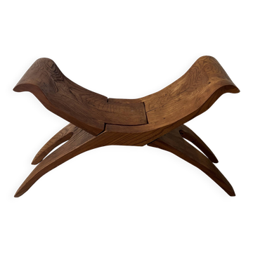 Tabouret en bois sculpté