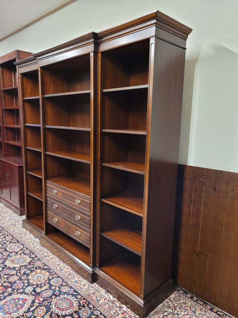 Classic English Heldense Exclusive Bookcase