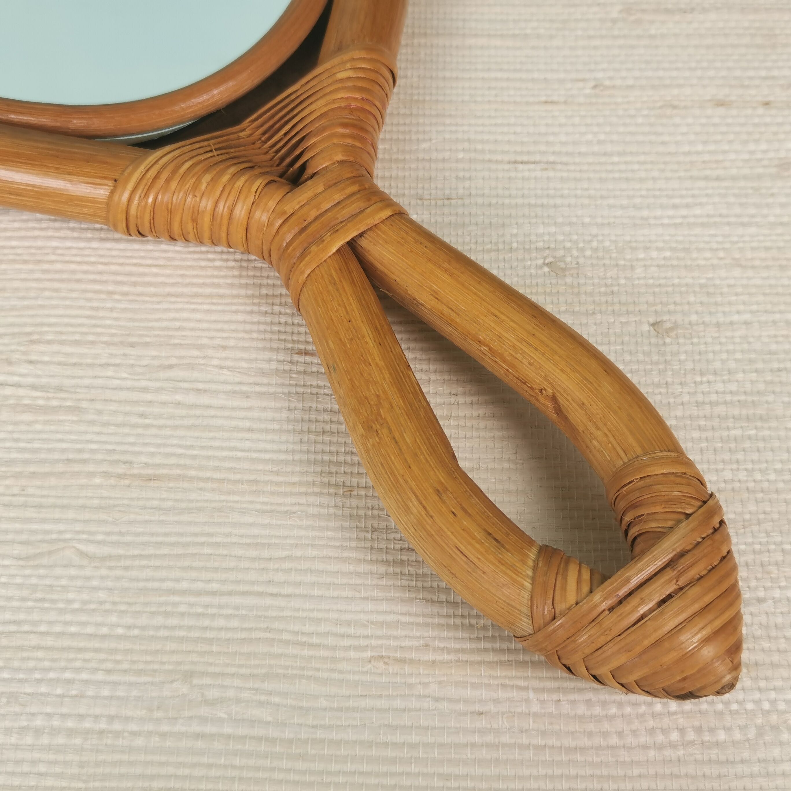 Rattan hand-facing mirror