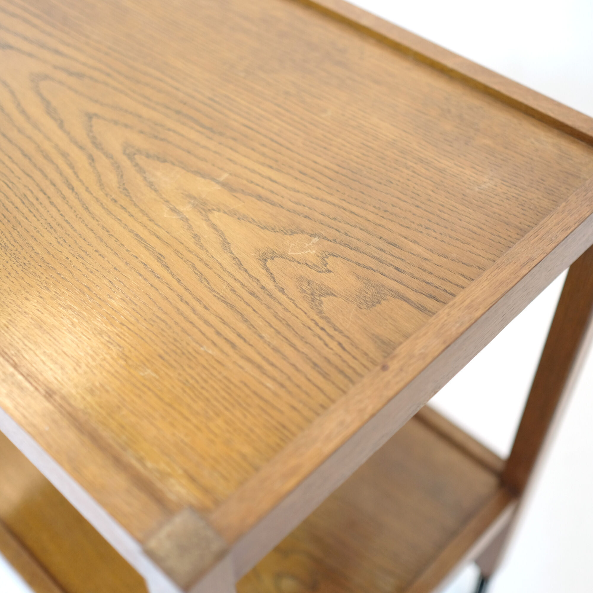 Light wood service and removable top from the 60s and 70s.