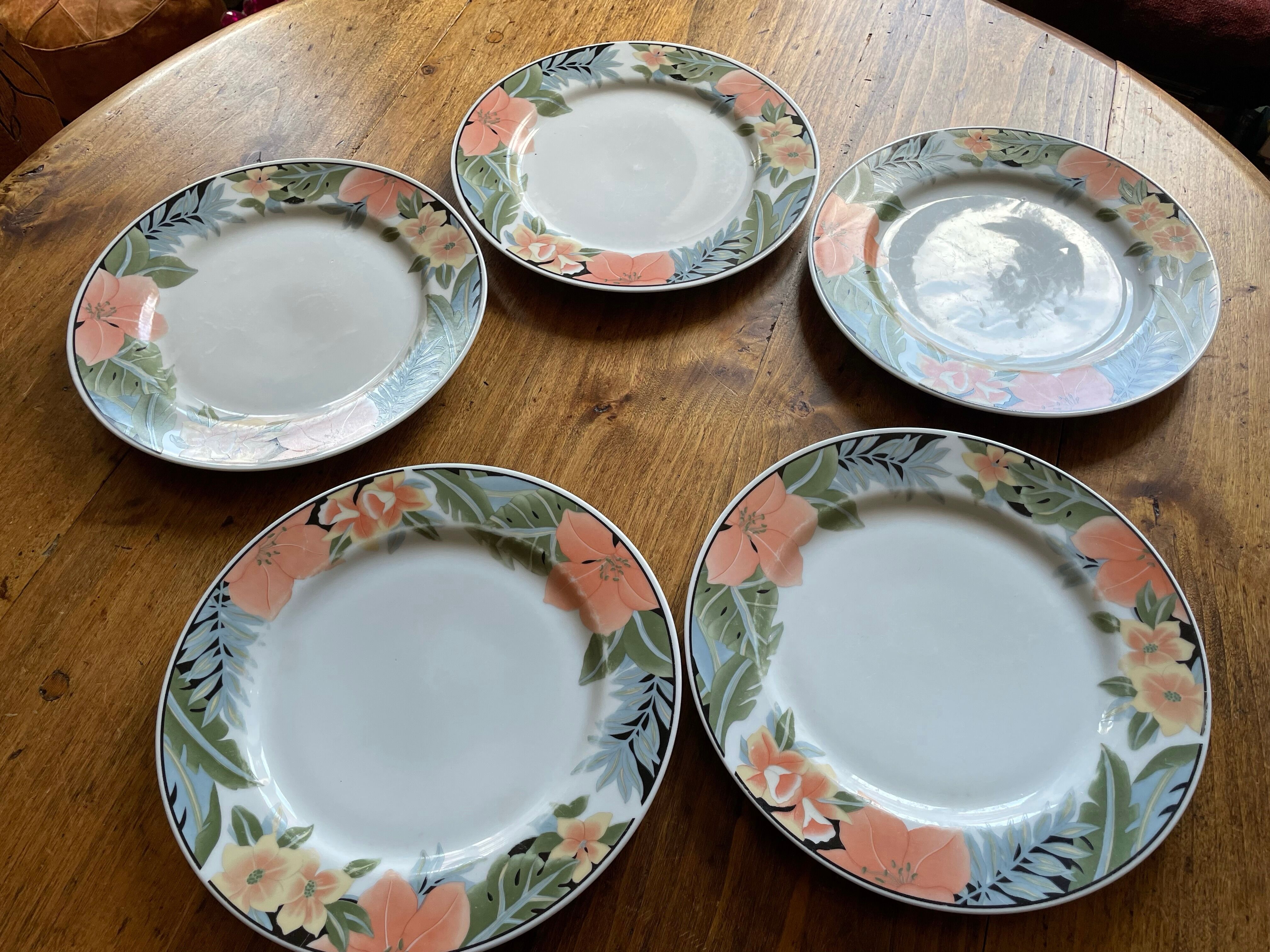 Set of 5 floral plates in vibrant colours, 1980s, vintage