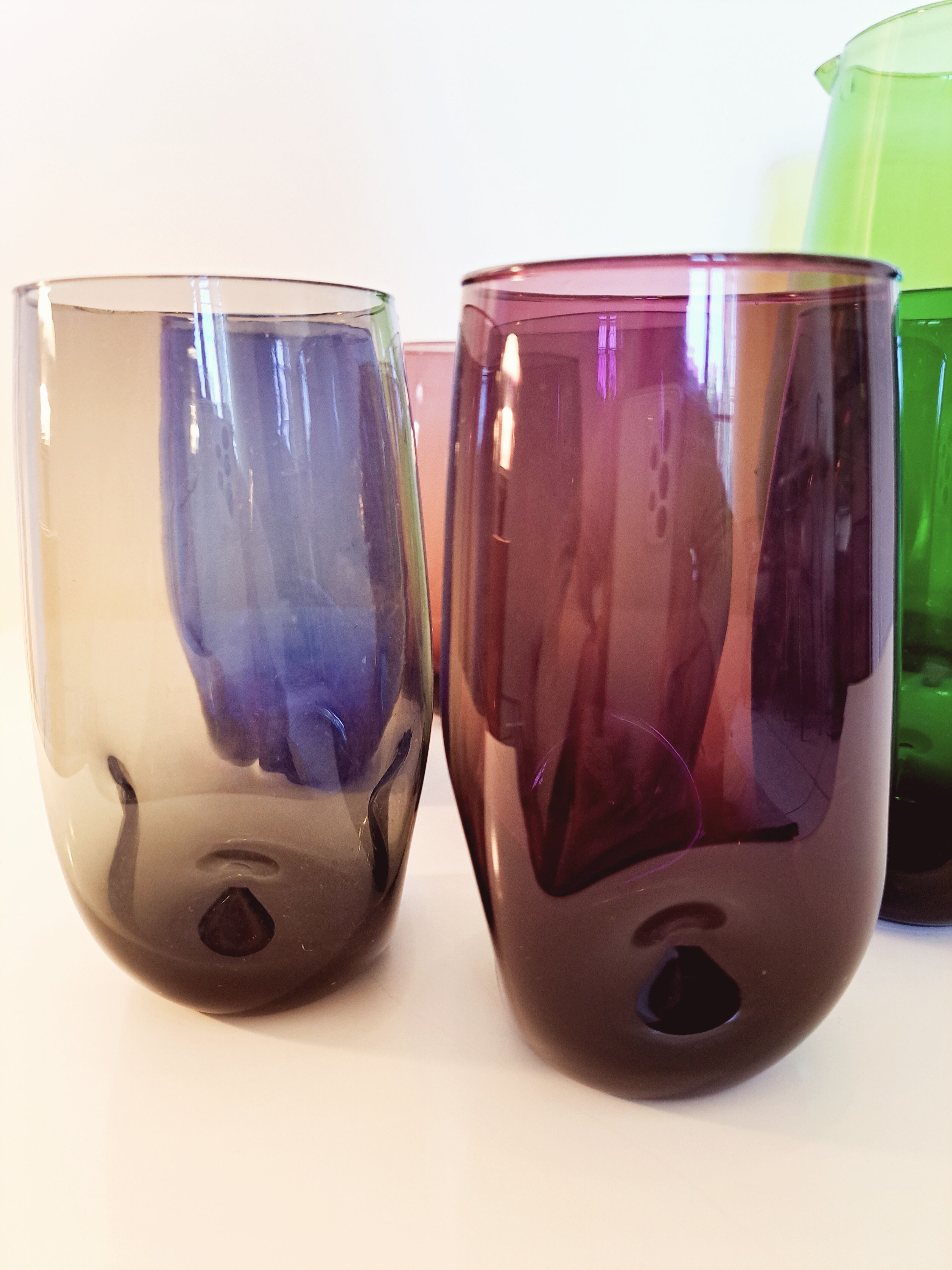 Service 6 vintage coloured glasses