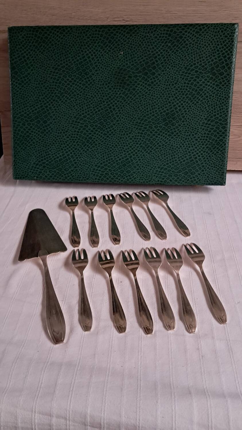 Cutlery set of 12 forks and silver-plated cake server