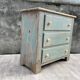 Commode en bois patinée