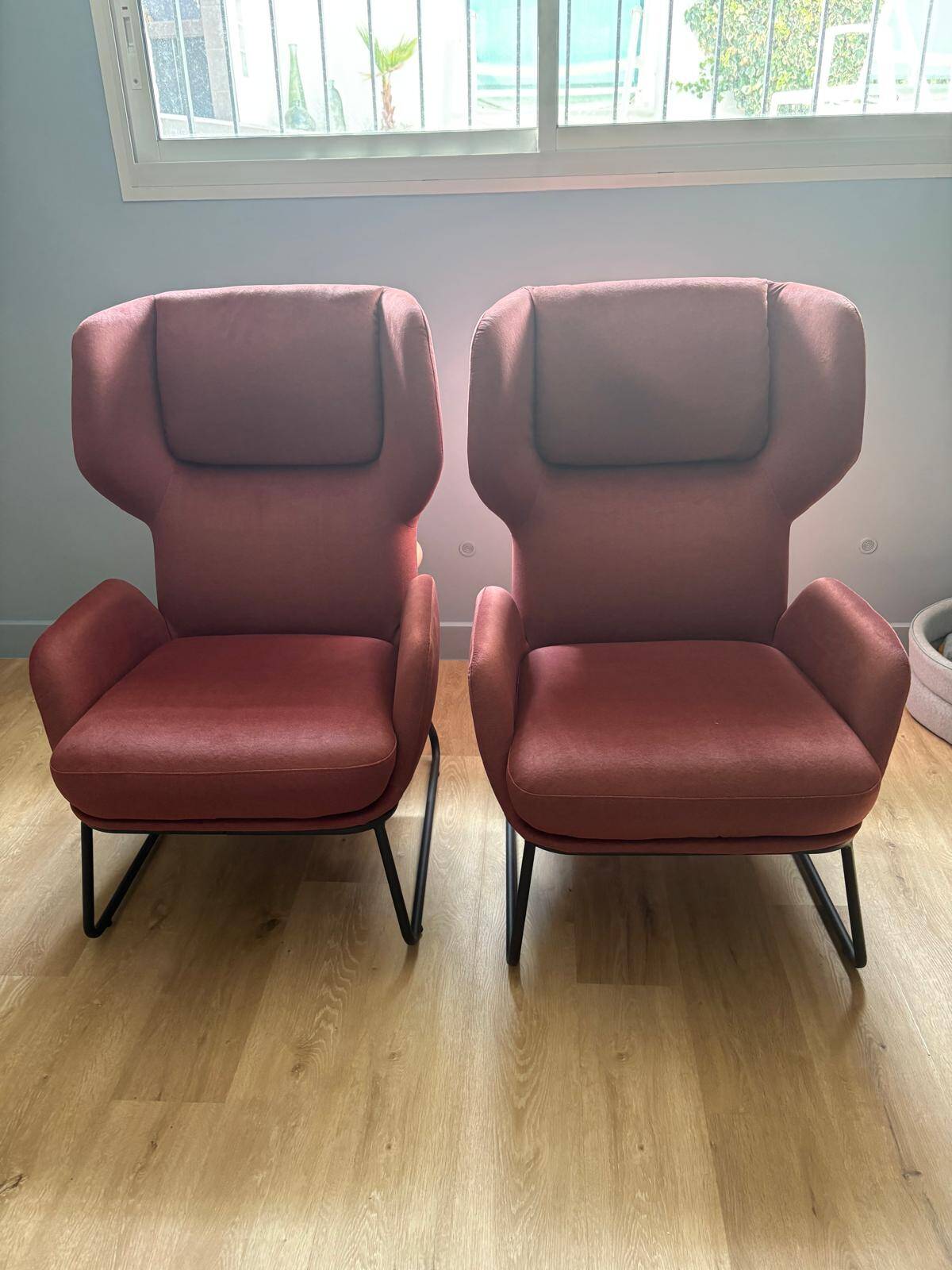 Set of 2 burgundy armchairs