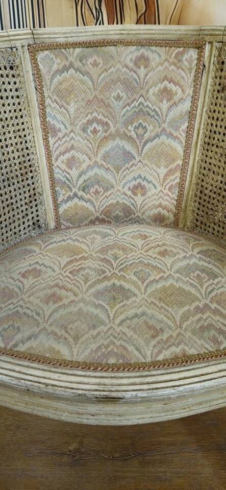 Gondola armchair in Louis XVI style, carved wood with a cream patina.